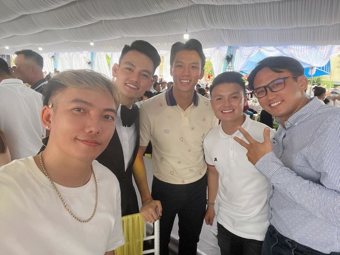 doan-van-hau-khoac-tay-hoa-hau-top-10-dep-nhat-viet-nam-di-an-cuoi doan-van-hau-khoac-tay-hoa-hau-top-10-dep-nhat-viet-nam-di-an-cuoi