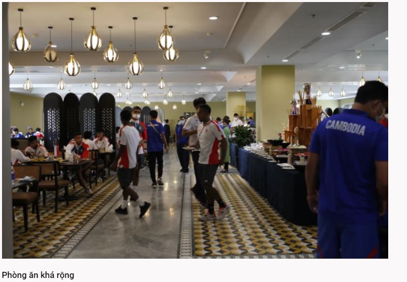 can-canh-bua-an-cac-doi-bong-da-tai-sea-games-31-khong-phai-an-com-hop can-canh-bua-an-cac-doi-bong-da-tai-sea-games-31-khong-phai-an-com-hop