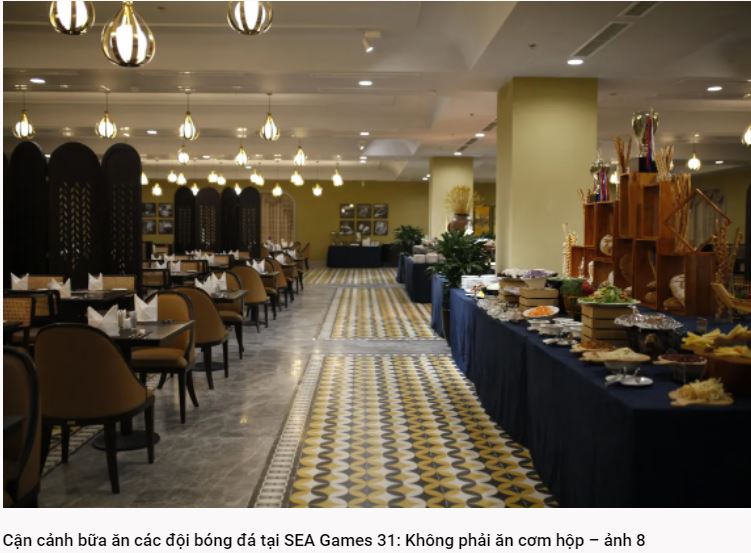 can-canh-bua-an-cac-doi-bong-da-tai-sea-games-31-khong-phai-an-com-hop can-canh-bua-an-cac-doi-bong-da-tai-sea-games-31-khong-phai-an-com-hop