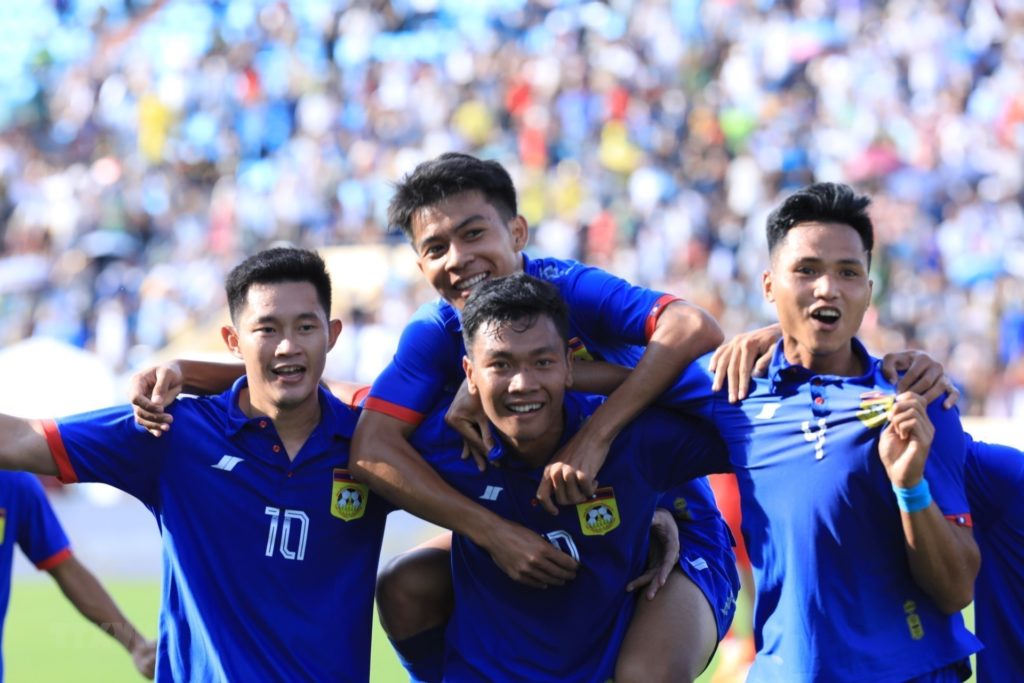 hlv-u23-campuchiala-3-nuoc-anh-em-nhung-cdv-viet-nam-thien-vi-chi-co-vu-cho-lao hlv-u23-campuchiala-3-nuoc-anh-em-nhung-cdv-viet-nam-thien-vi-chi-co-vu-cho-lao