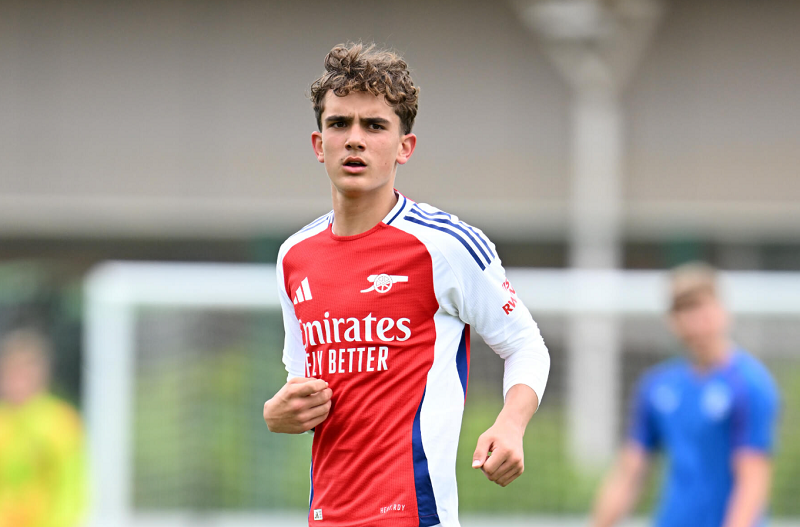 max-dowman-khong-phai-cua-de-ban-cua-arsenal