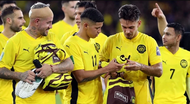 malaysia-gay-tranh-cai-khi-van-tap-huan-du-da-bi-loai-khoi-asian-cup
