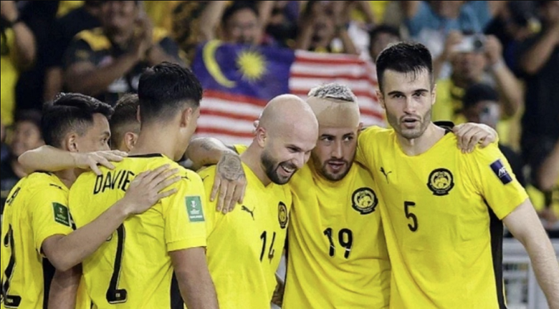 ap-luc-bua-vay-bong-da-malaysia