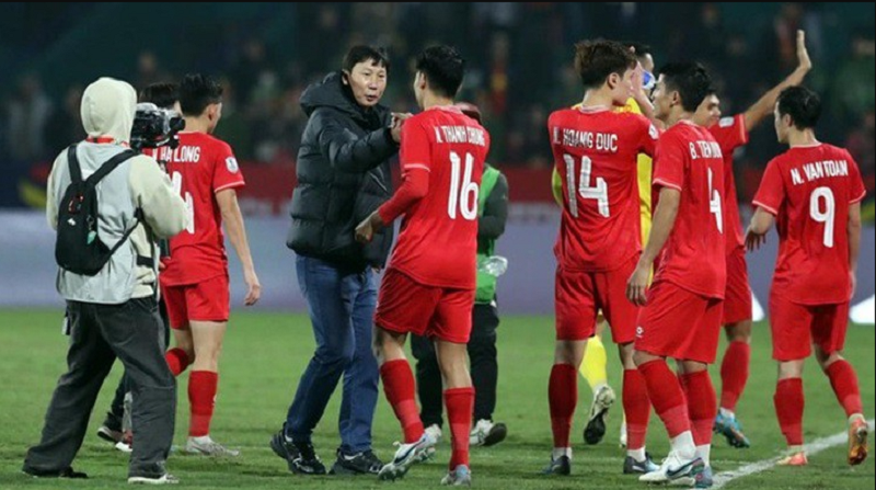 song-hoang-lo-dien-hang-cong-tuyen-viet-nam-cho-cu-hich-lon