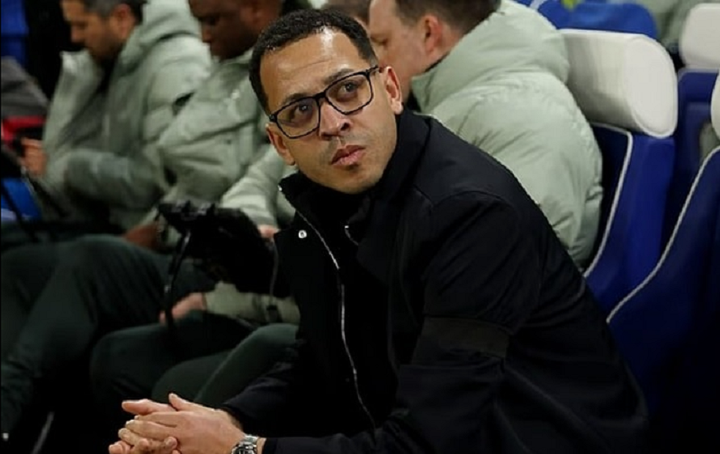quyet-dinh-mao-hiem-cua-rosenior-khien-chelsea-tra-gia-truoc-psg